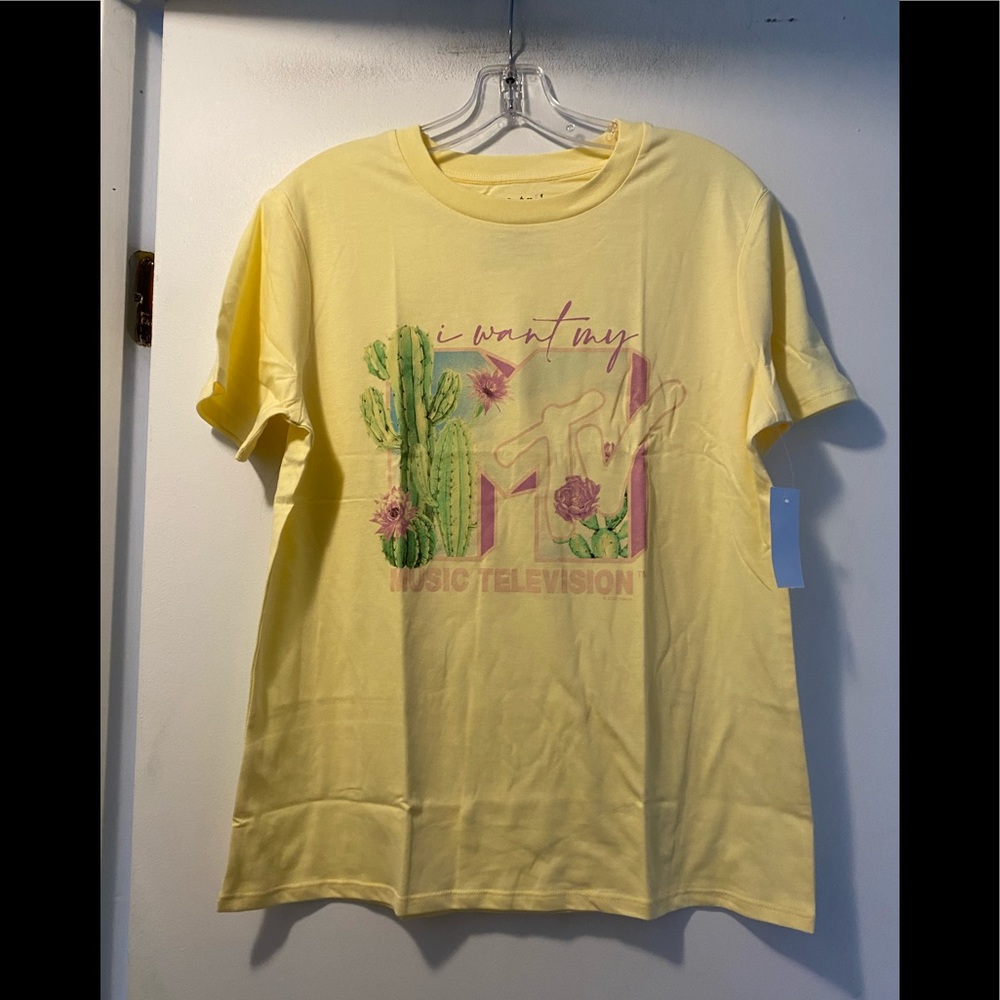 ⚫️- New MTV cactus tee medium